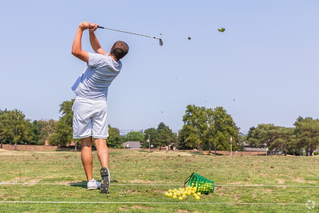 Canyon Lakes Golf Course weaves its way throughout the neighborhood.