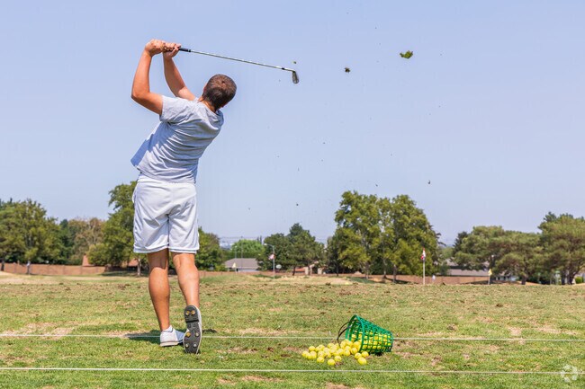 Canyon Lakes Golf Course weaves its way throughout the neighborhood.
