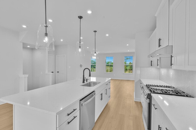 9231 Klamath Ct, Frederick, MD 21701 - photo 3