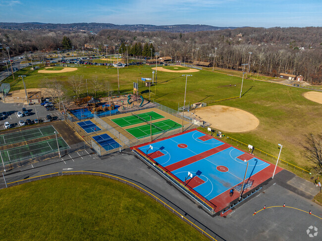 Riverview Elementary School has access to all of the amenities of Gardner Field.