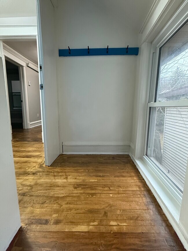 1201 N 7th Ave E unit Upstairs, Duluth, MN 55805 - photo 3