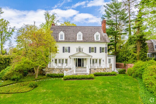 Colonial style homes in Roslyn Estates often feature large plots of land.