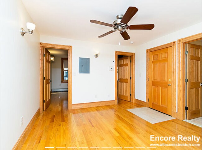 27 Phillips St unit 3, Boston, MA 02114 - photo 2