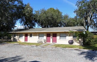 5611 1st St, Zephyrhills, FL 33542