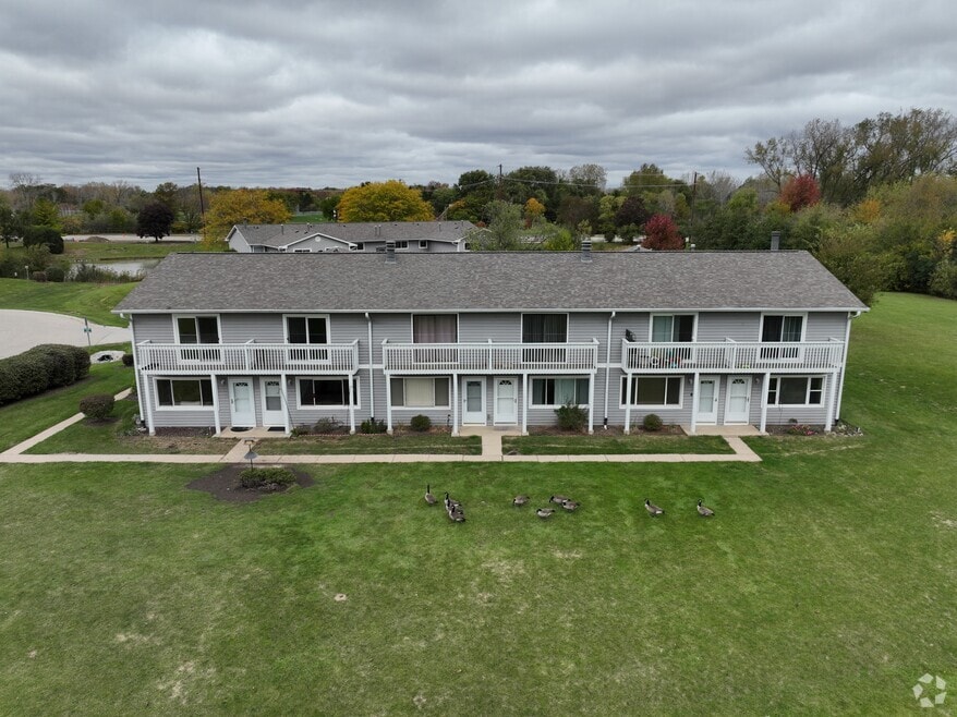17438 W Walnut Ln unit 2F, Gurnee, IL 60031 - photo 2