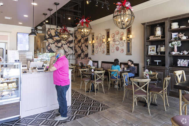 Grab delicious baked goods at Yummy Tummy bakery in New Caney