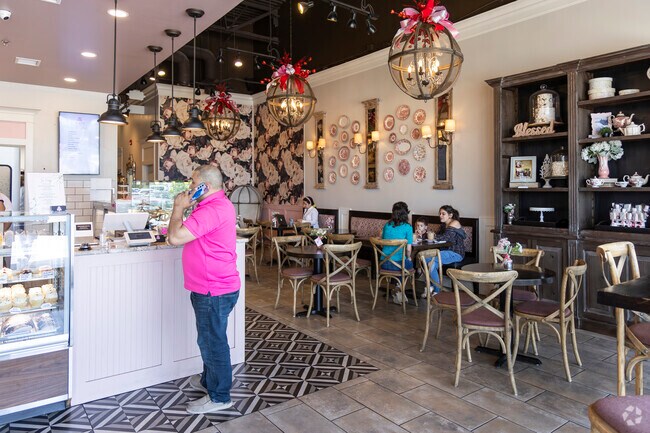 Grab delicious baked goods at Yummy Tummy bakery in New Caney