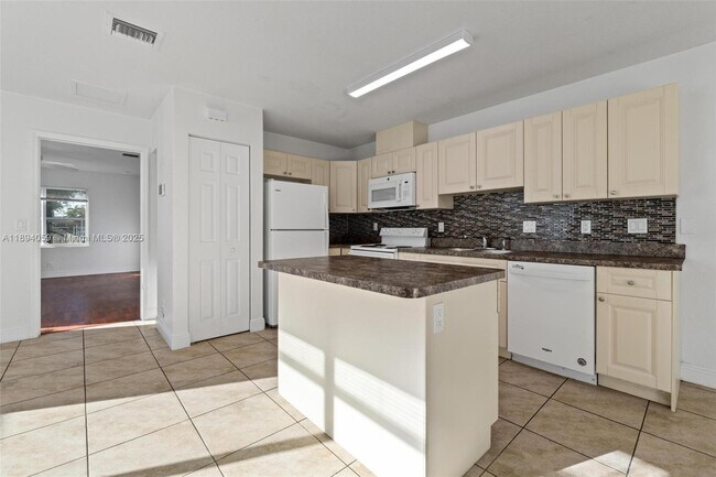 6035 SW 40th Ct, Miramar, FL 33023 - photo 4