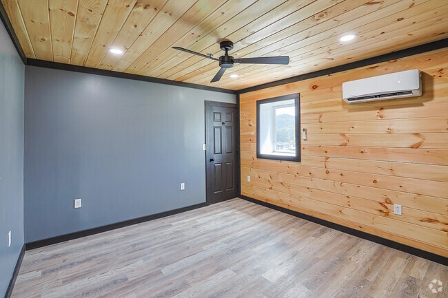 1BR, 1BA - 700SF - Bedroom