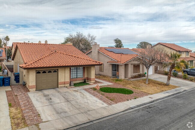 Single-family homes in Charleston Preservation.