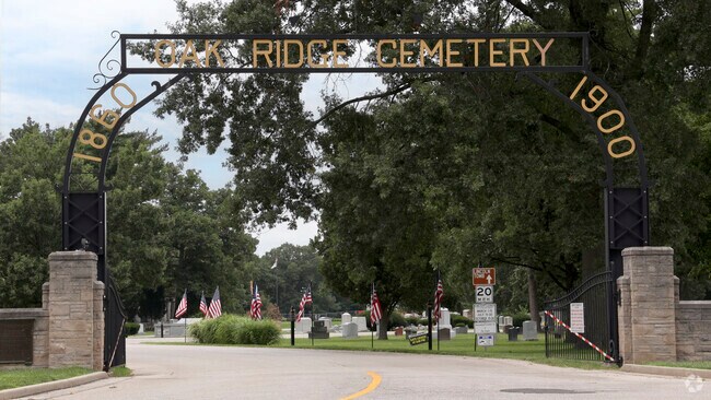 Oak Ridge Cemetery is where Abraham Lincoln is buried.