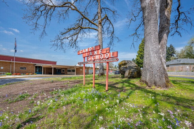 Candy Lane Elementary School has a Spanish immersion program in Jennings Lodge.