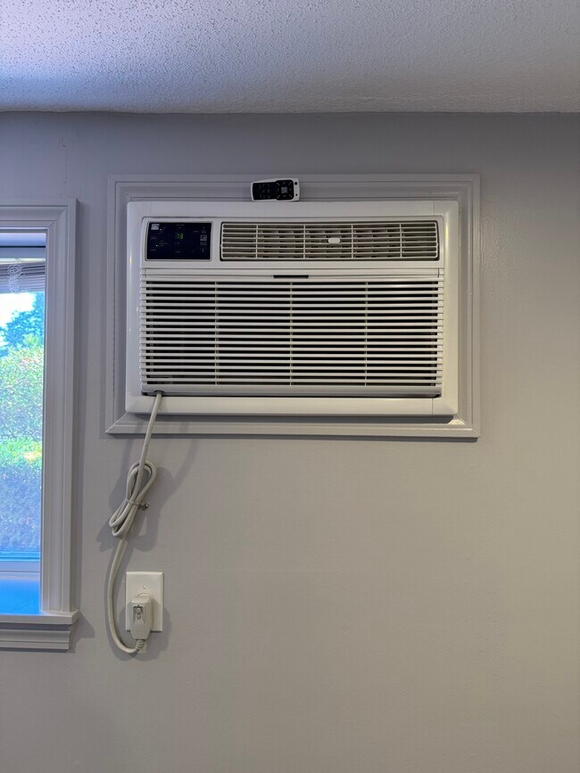 131 English Village Rd unit 202, Manchester, NH 03102 - photo 7