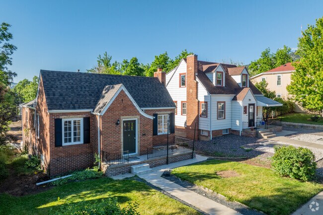 There are several cape cod-style homes in Welchs.