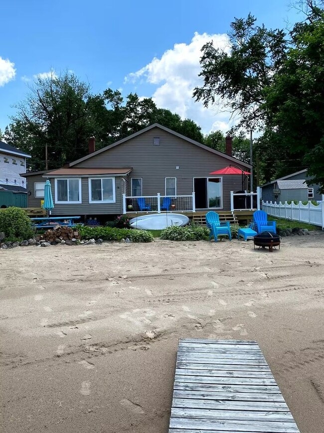 2595 Lake Shore Dr, Niles, MI 49120