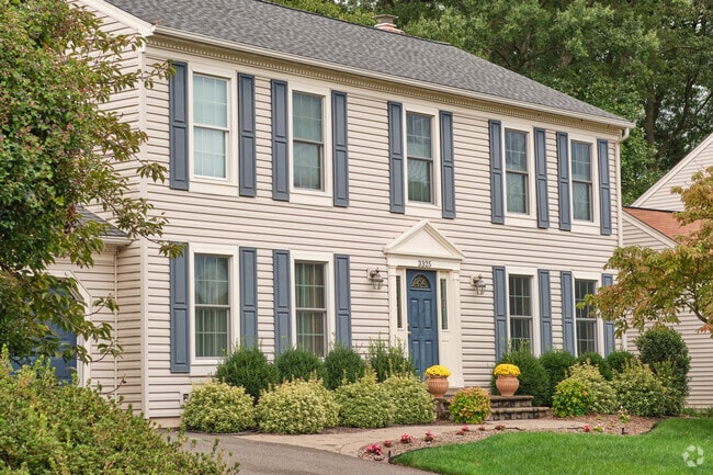 Find your dream colonial home in Oak HIll.