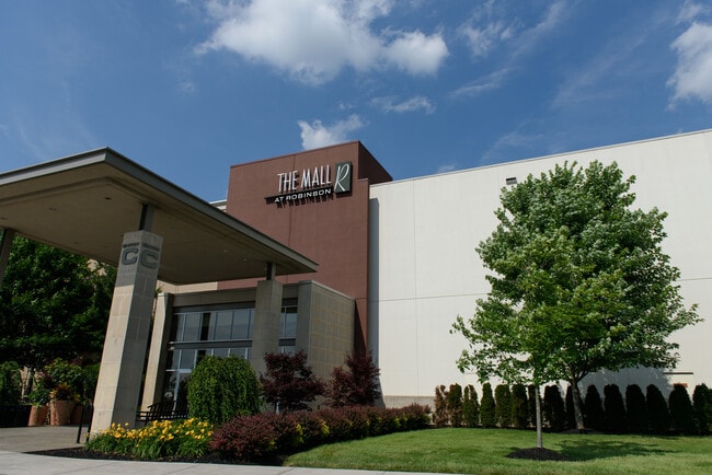 Settlers Ridge, The Mall at Robinson, and Robinson Town Center are all destinations for some of the best shopping in Pittsburgh, all within 6 miles from your door at Fayette Farms.