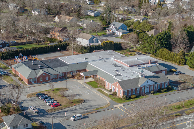 The Rockwell School in Bristol enjoys a well-placed location in Bristol Highlands.