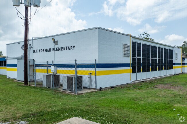 Wyandotte Elementary School is parkt of the St. Mary Parish Public School System.