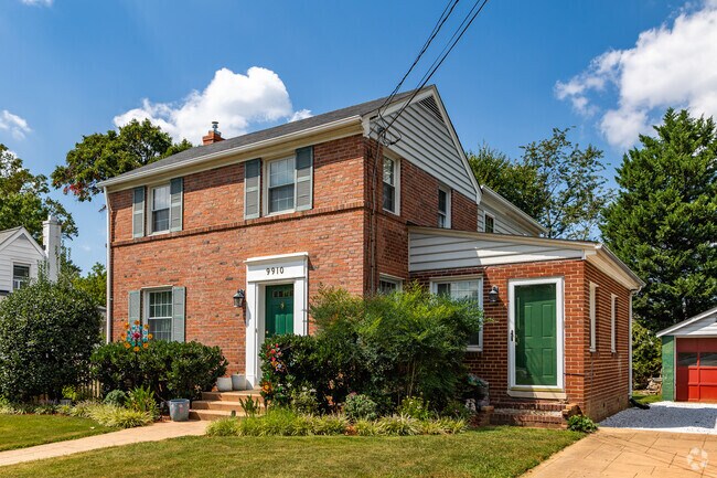 Residences in South Four Corners frequently blend styles for unique homes.