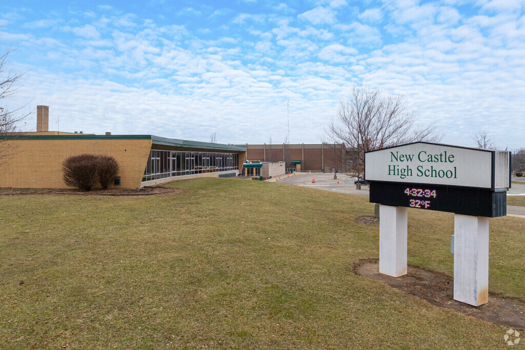 New Castle High School receives an overall Niche grade of B-.