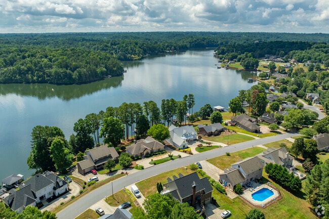 Communities along the banks of Lake Hickory are highly sought after in Northlakes.