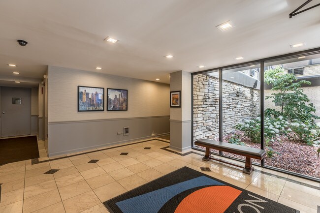 Sheridan Terrace - 6725 N Sheridan Rd, Chicago, IL 60626 - photo 7