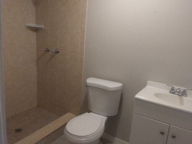 1523 W Hiawatha St unit 1, Tampa, FL 33604 - photo 6