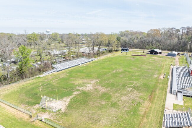 Pelahatchie High School has a student to teacher ratio of 10  to 1.