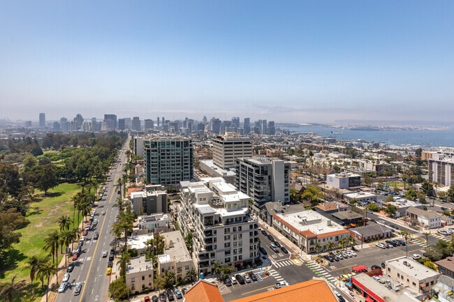 Bankers Hill is situated directly north of Downtown San Diego, only a 5-minute drive.