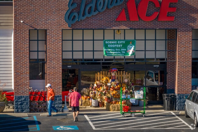 Residents of Lakesite visit their Elder's Ace for their home maintenance needs.