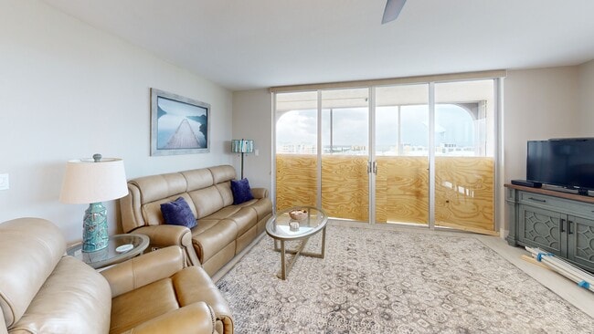 Creciente unit 922, Fort Myers Beach, FL 33931 - photo 2