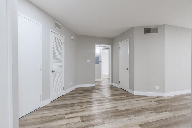 Loft Style Apartments for Rent!, Reseda, CA 91335 - photo 7