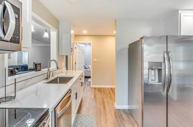 208 E Columbus St, Whiteville, NC 28472 - photo 7