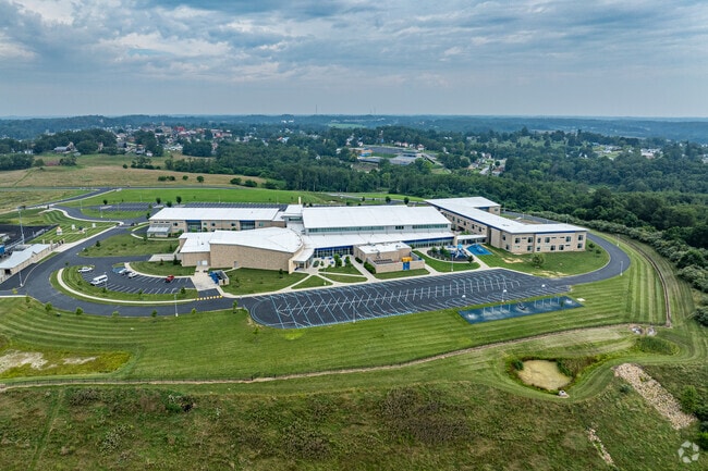 The student-teacher ratio at Harrison Central Junior/Senior High School is 17 to 1.
