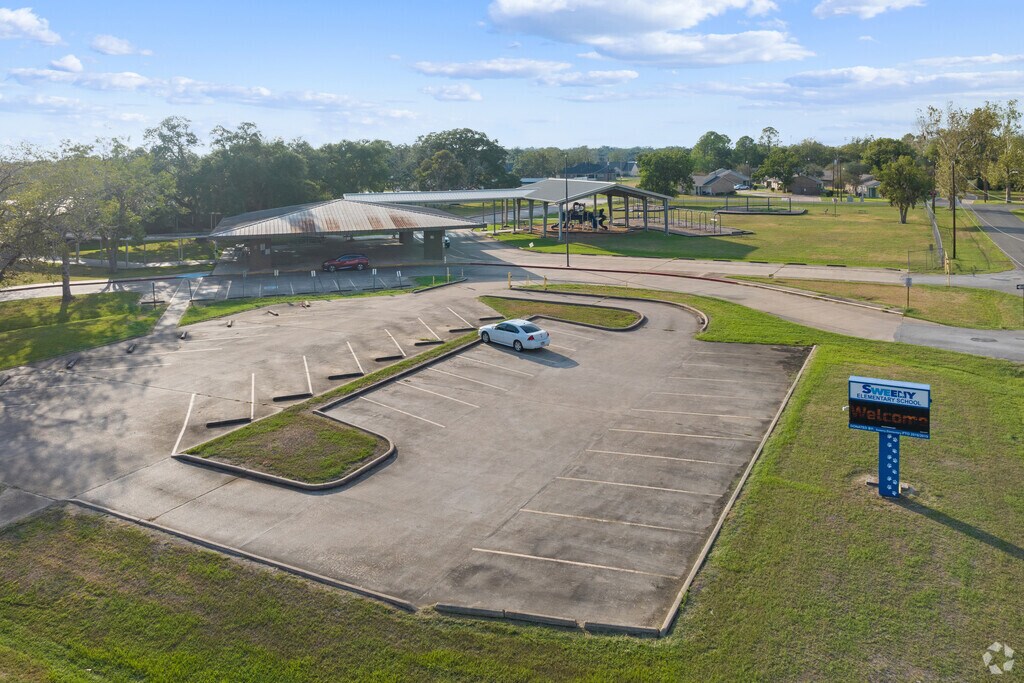 The school serves students in kindergarten through fifth grade.