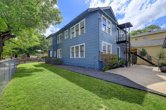 2nd Floor Apartment in Woodland Heights