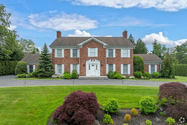 Homes in Murray Hill Middle Heathcote are well maintained and have outstanding curb appeal.