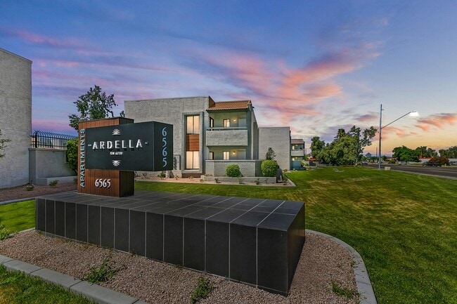 Ardella on 67th, Glendale, AZ 85301 - photo 4