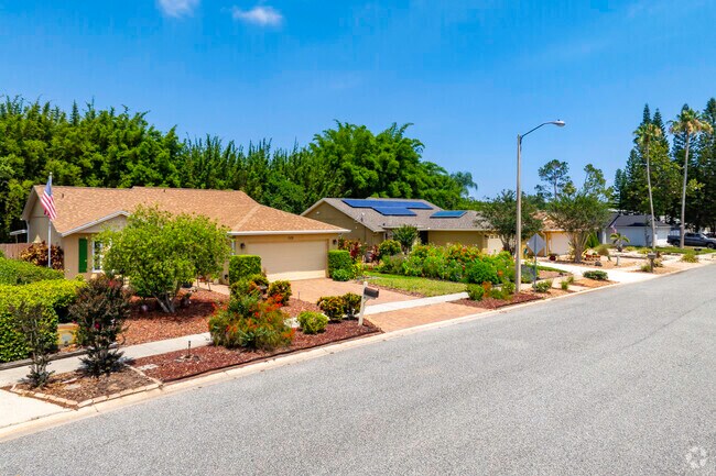 Many homes in Williamsburg feature well maintained lawns.