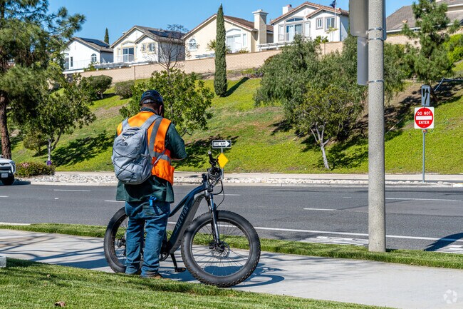 Bike-friendly routes in Colinas de Capistrano make cycling a great commute option.