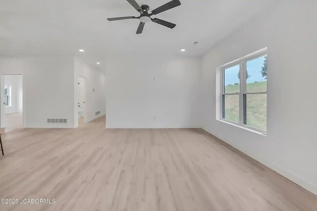 8206 Big Meadows Rd, Jefferson City, MO 65101 - photo 2