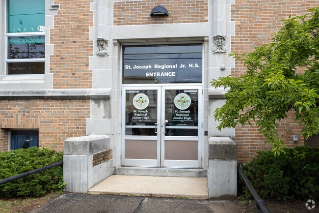 St Joseph Regional Junior High School in Manchester has a student / teacher ratio of 9:1.