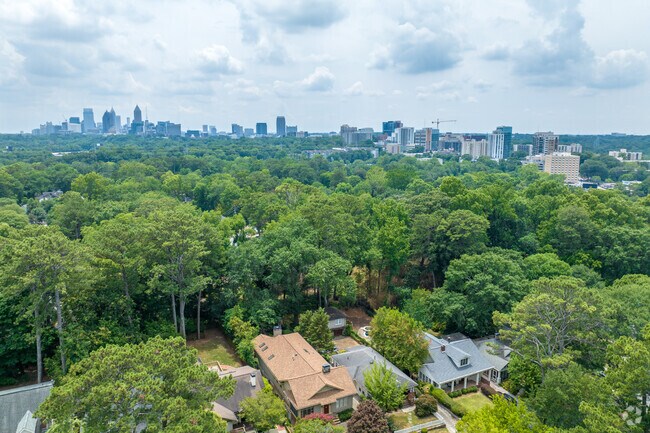 Peachtree Heights East is conveniently located only minutes from Downtown Atlanta.