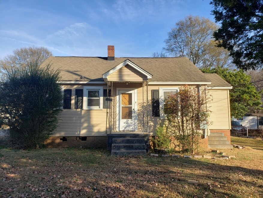 415 S Texas Ave, Greenville, SC 29611 - photo 1