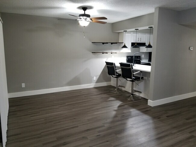1826 N Spring unit 102, Mesa, AZ 85203 - photo 2