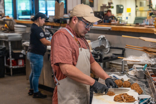 Find a delicious pizza at Pizzeria GM near Sand Ridge.