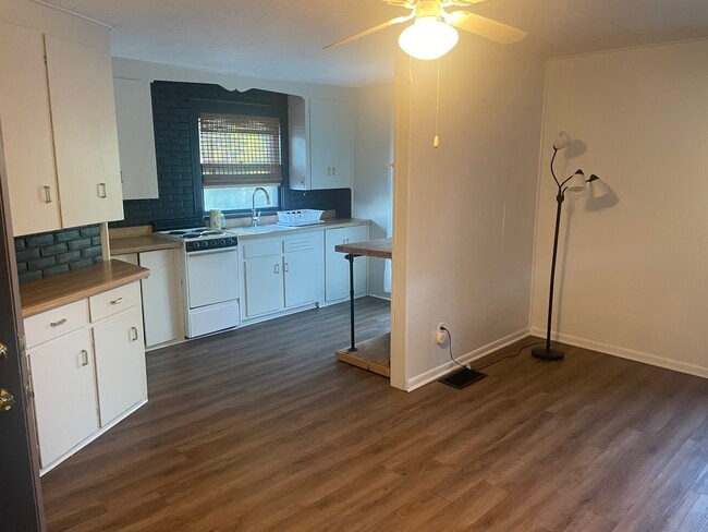 4470 Main St unit apartment 3, Gasport, NY 14067 - photo 2