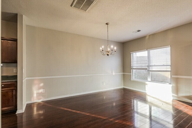 1605 Tigris Ct, Atlanta, GA 30349 - photo 6