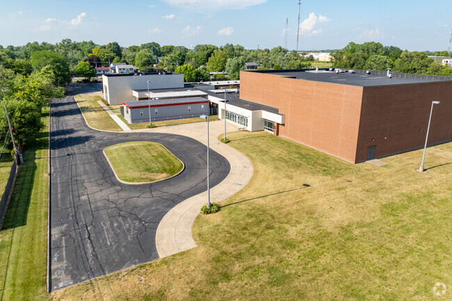 The student population of Miami Elementary School is 464 and the school serves K-4.
